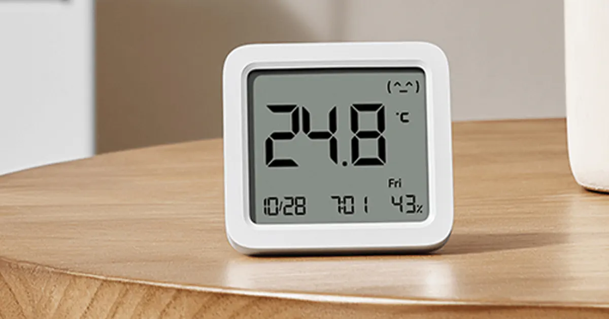 Xiaomi Smart Temperature and Humidity Monitor - compact sensor for apartments