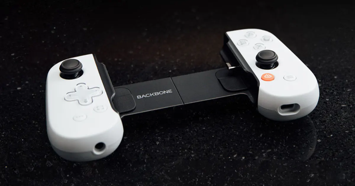 Backbone One telescopic gamepad for iPhone and Android