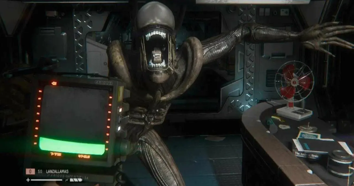 Amanda Ripley hiding from the Xenomorph in Alien: Isolation